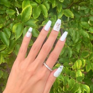 BUY ONE GET ONE FREE❗️White Press On Nails🤍🥀